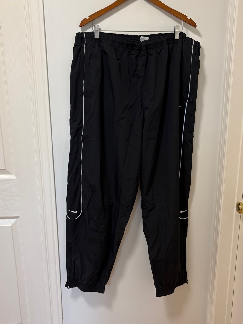 Nike Black Athletic Pants joggers 4XL NWT Loose Fit Tapered Leg Sporty